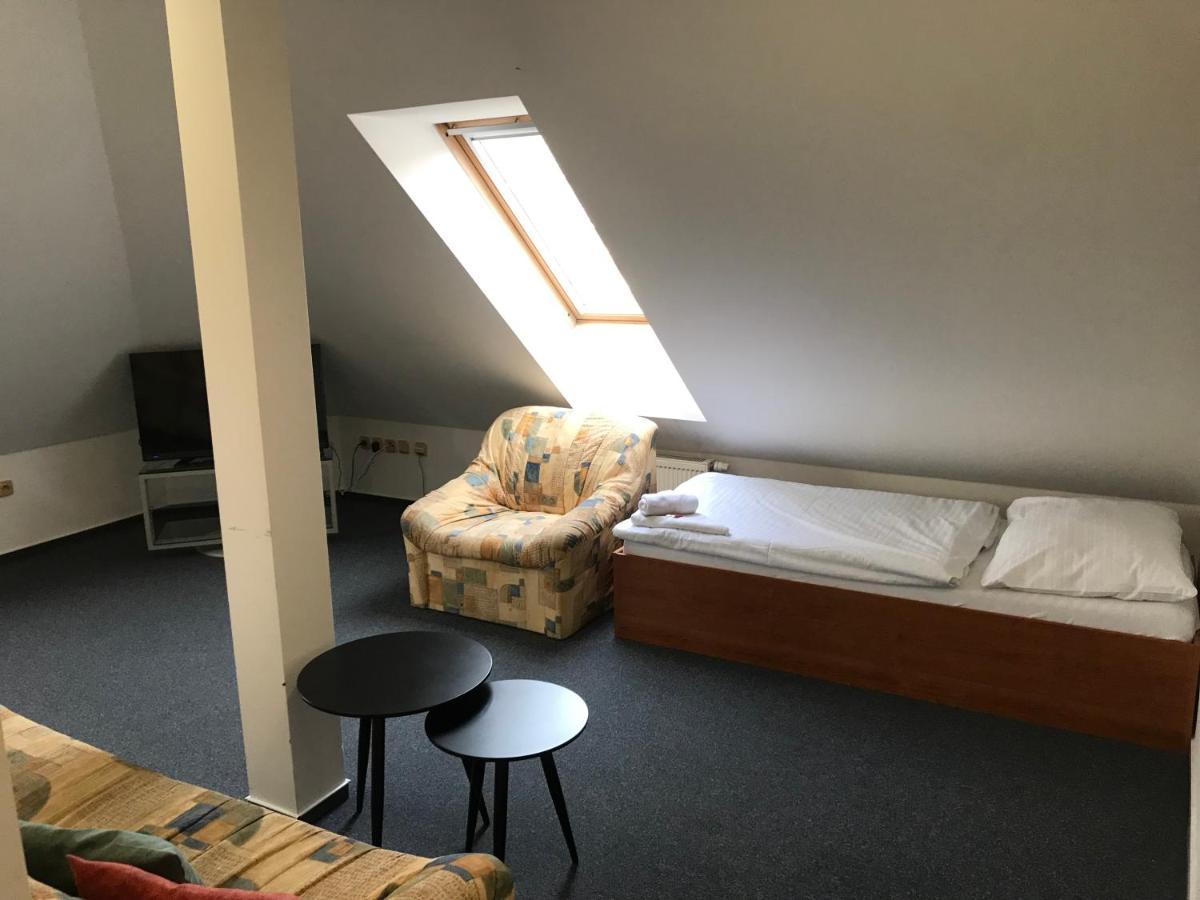 Rozmaryn Rooms & Apartments Rakovník エクステリア 写真