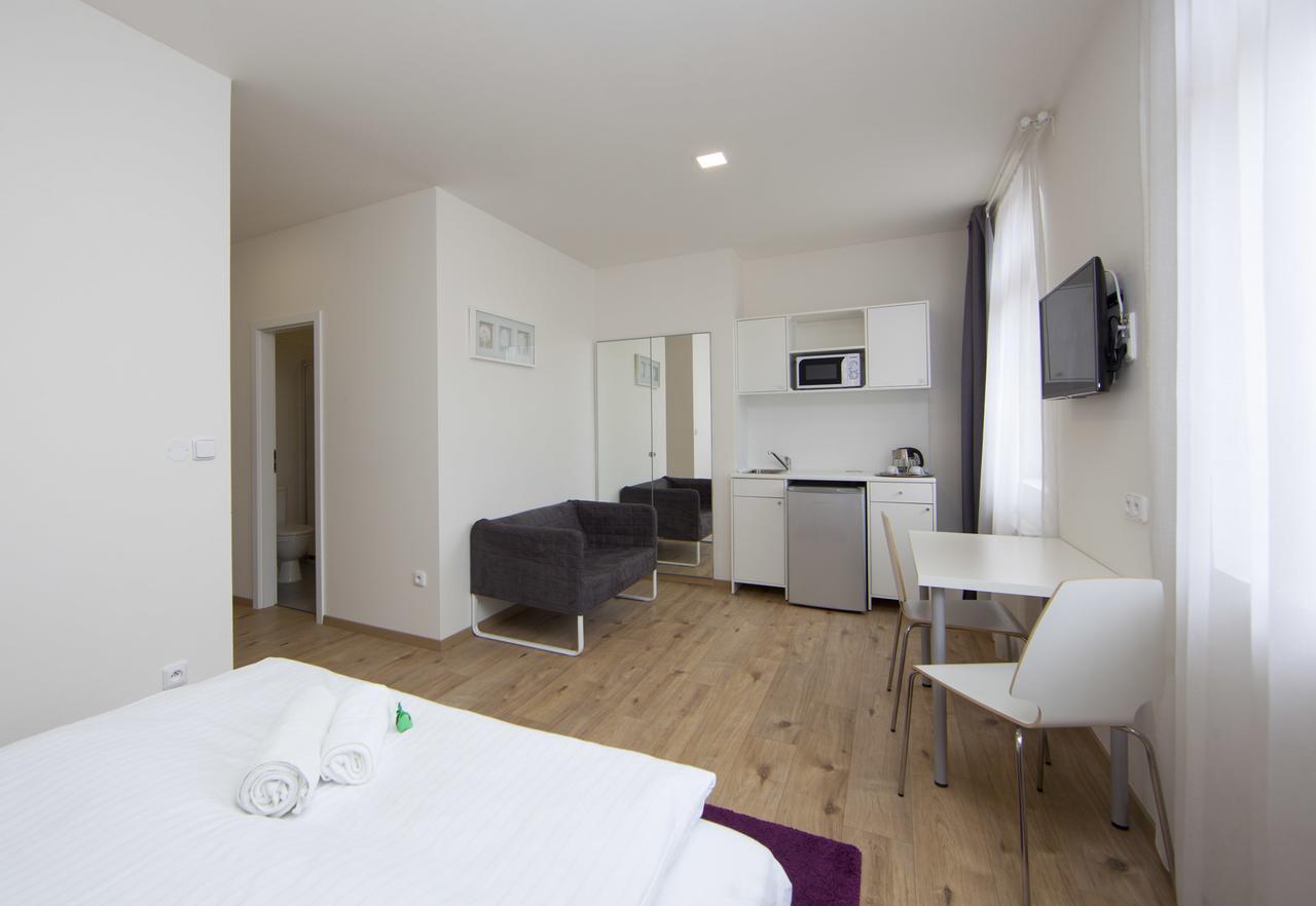 Rozmaryn Rooms & Apartments Rakovník エクステリア 写真