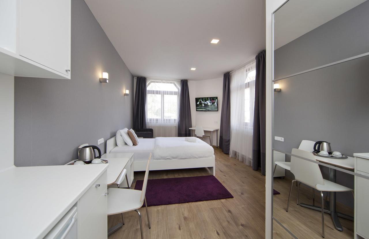 Rozmaryn Rooms & Apartments Rakovník エクステリア 写真