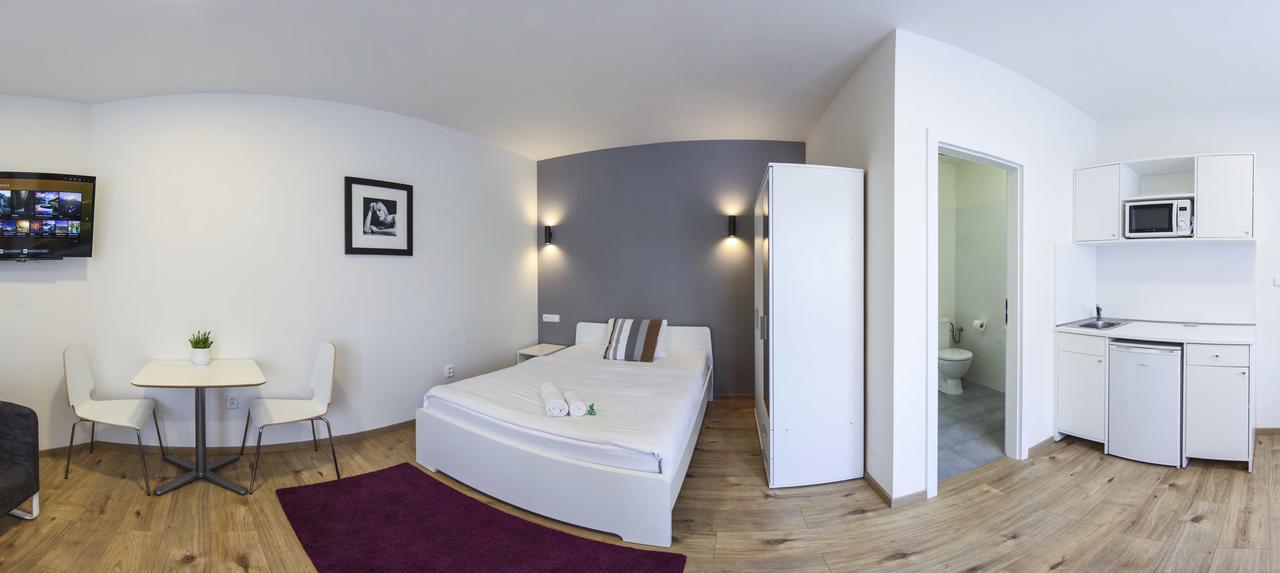 Rozmaryn Rooms & Apartments Rakovník エクステリア 写真